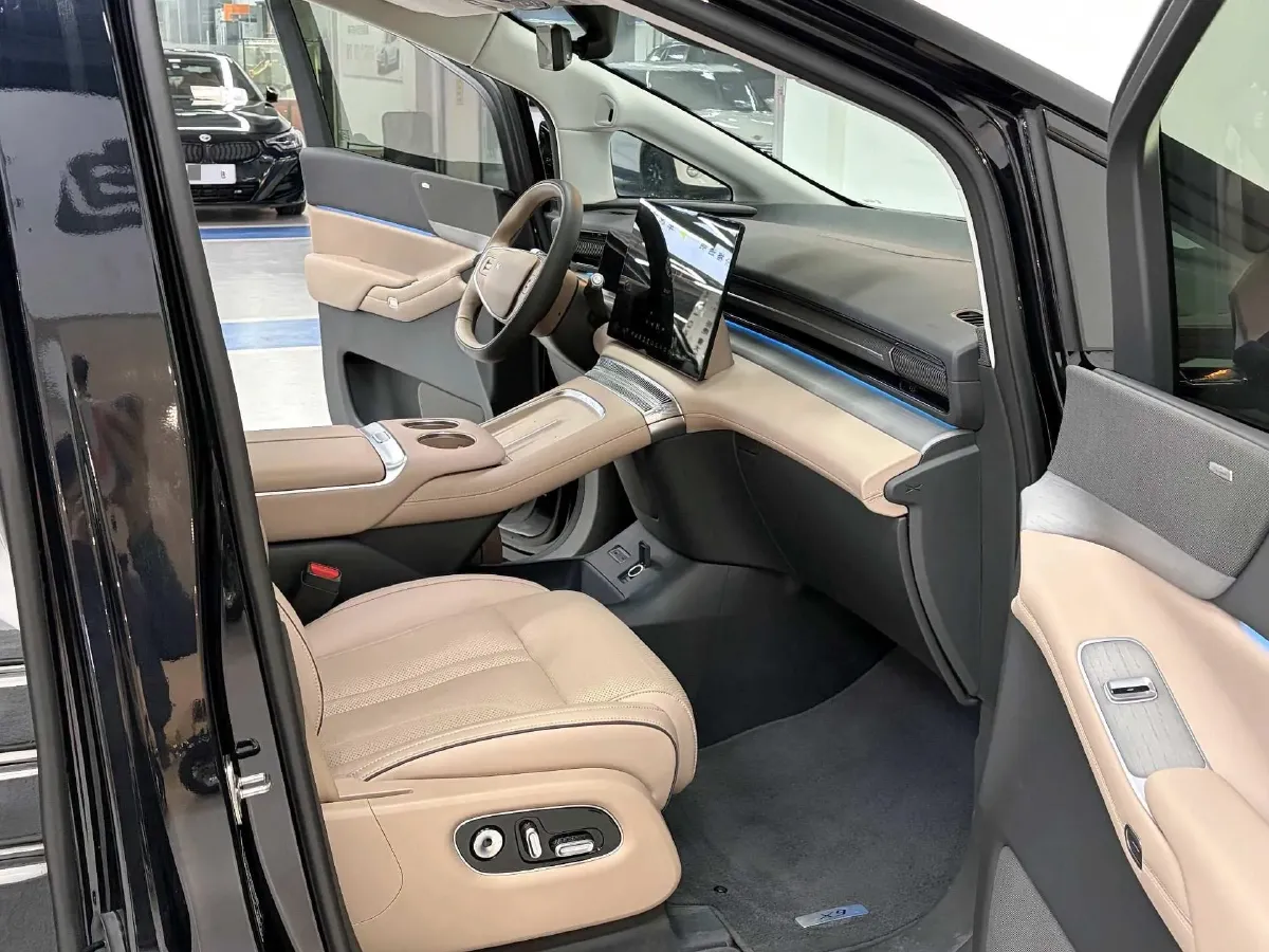 2025 Xpeng X9 BEV,autocango,china used car exporter,china ev exporter,chinese used car exporter,chinese used ev exporter