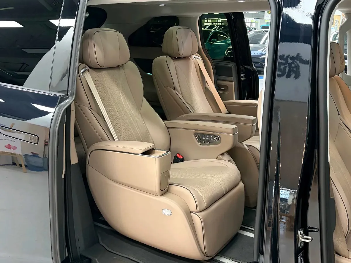 2025 Xpeng X9 BEV,autocango,china used car exporter,china ev exporter,chinese used car exporter,chinese used ev exporter