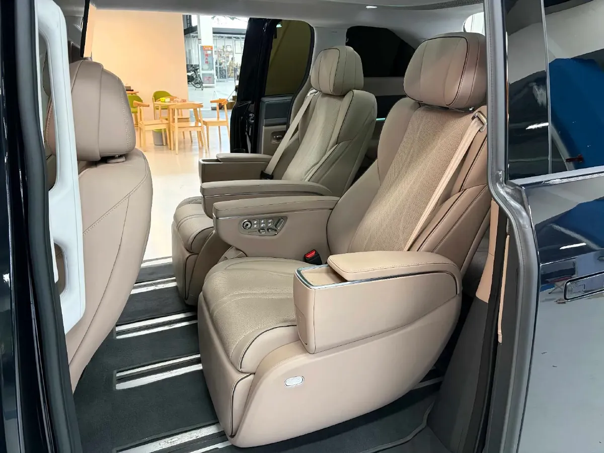 2025 Xpeng X9 BEV,autocango,china used car exporter,china ev exporter,chinese used car exporter,chinese used ev exporter