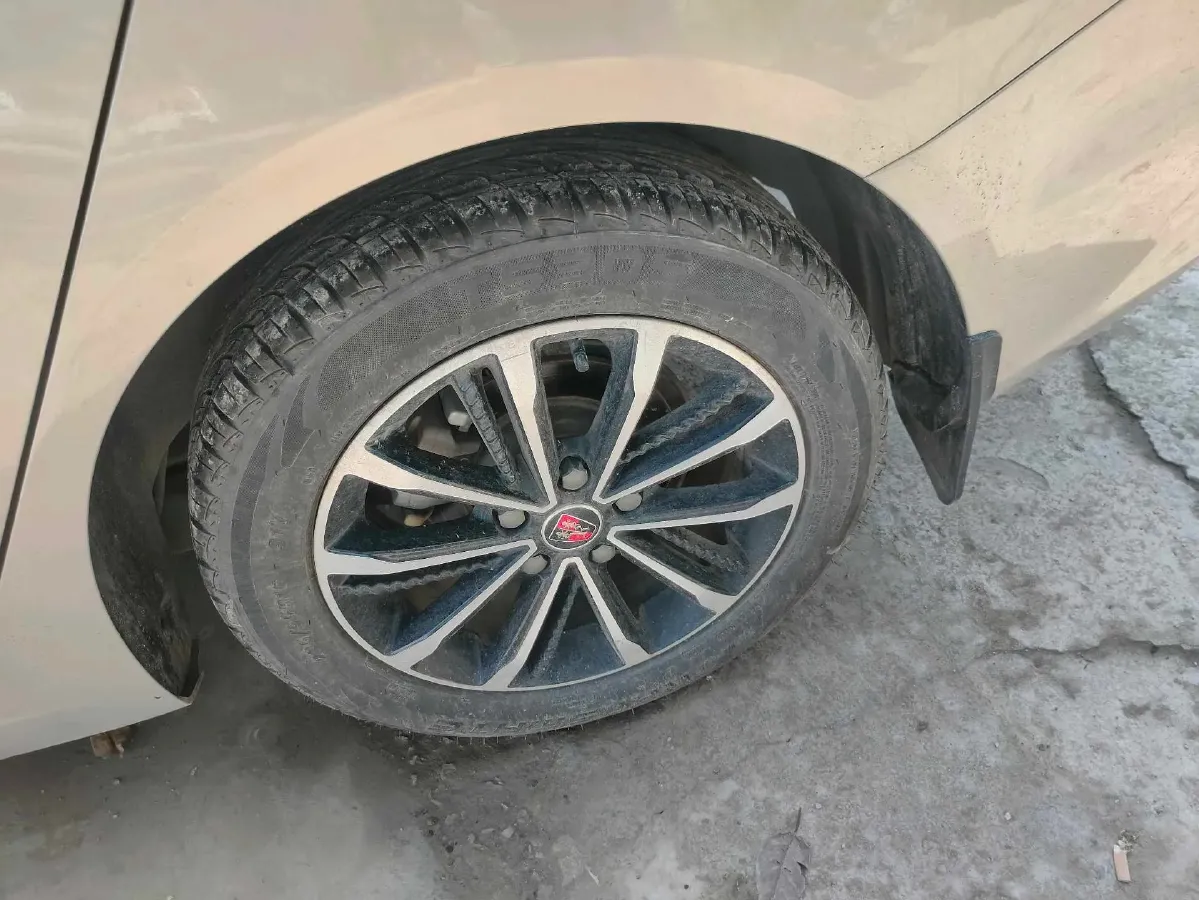 2020 Roewe i5 1.5L 120HP L4 5MT,autocango,china used car exporter,china ev exporter,chinese used car exporter,chinese used ev exporter