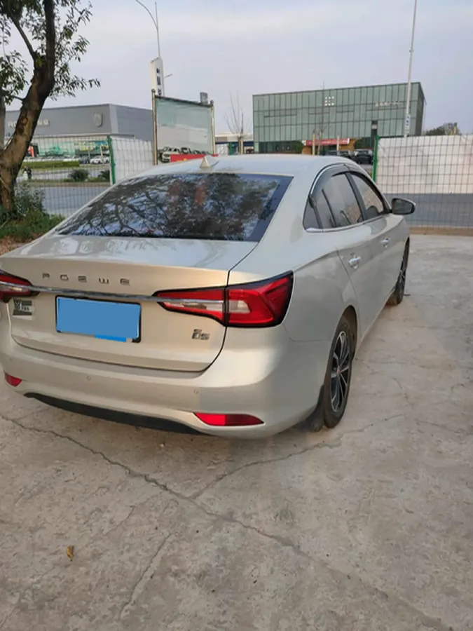 2020 Roewe i5 1.5L 120HP L4 5MT,autocango,china used car exporter,china ev exporter,chinese used car exporter,chinese used ev exporter