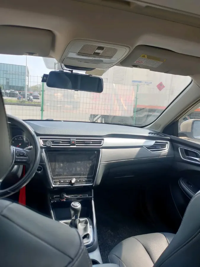 2020 Roewe i5 1.5L 120HP L4 5MT,autocango,china used car exporter,china ev exporter,chinese used car exporter,chinese used ev exporter