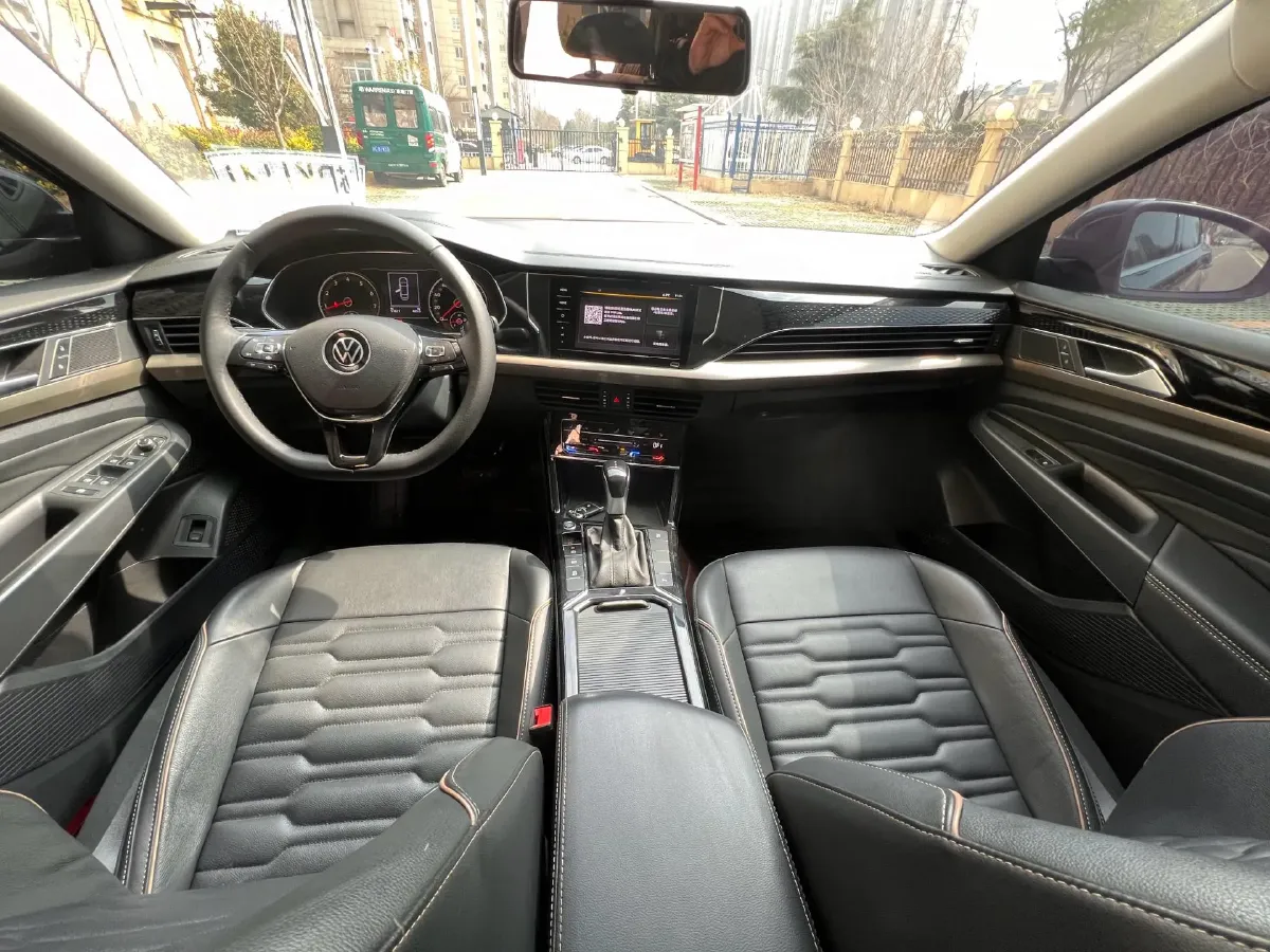 2021 Volkswagen Passat 2.0T 186HP L4 7DCT,autocango,china used car exporter,china ev exporter,chinese used car exporter,chinese used ev exporter