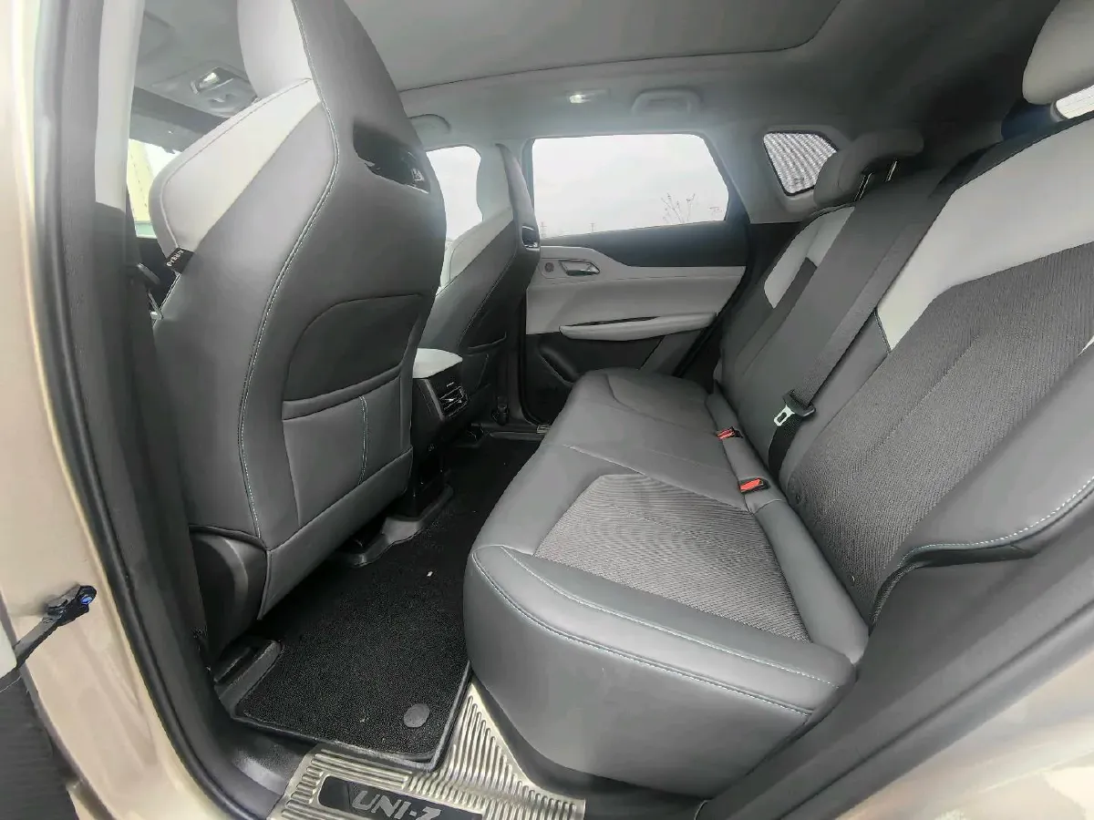 2025 ChangAn UNI-Z 1.5T 188HP L4 7DCT,autocango,china used car exporter,china ev exporter,chinese used car exporter,chinese used ev exporter