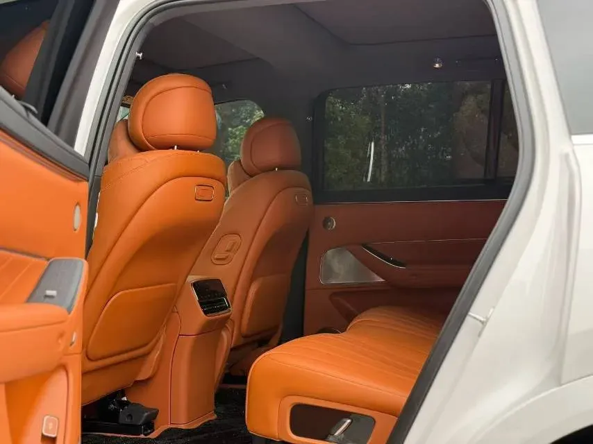 2025 AITO AITO M8 REEV 160HP REEV 53.4KWH,autocango,china used car exporter,china ev exporter,chinese used car exporter,chinese used ev exporter