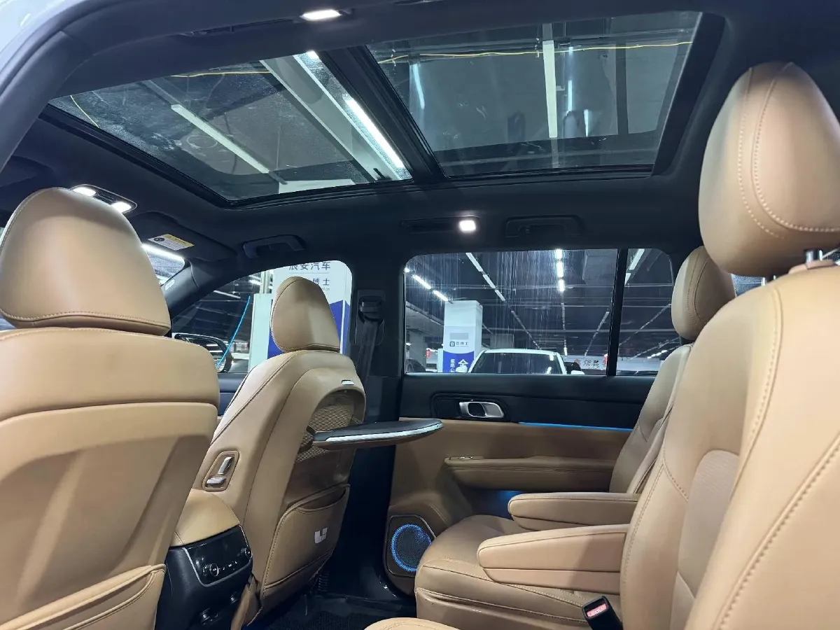 2021 Li ONE Range Extended 131HP REEV 40.5KWH,autocango,china used car exporter,china ev exporter,chinese used car exporter,chinese used ev exporter