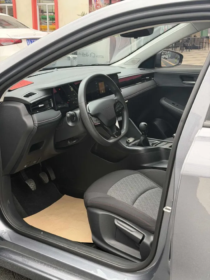 2023 Roewe i5 1.5L 129HP L4 5MT,autocango,china used car exporter,china ev exporter,chinese used car exporter,chinese used ev exporter