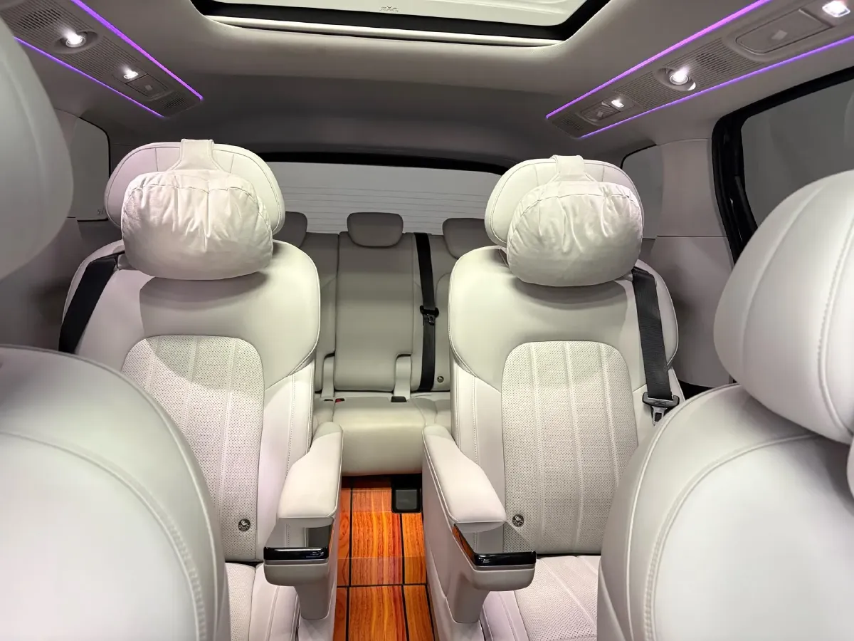 2025 Voyah Dream 1.5T 150HP L4 PHEV 41.7KWH,autocango,china used car exporter,china ev exporter,chinese used car exporter,chinese used ev exporter