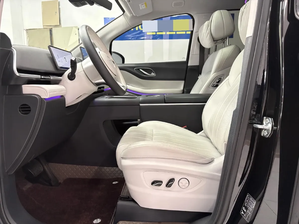 2025 Voyah Dream 1.5T 150HP L4 PHEV 41.7KWH,autocango,china used car exporter,china ev exporter,chinese used car exporter,chinese used ev exporter