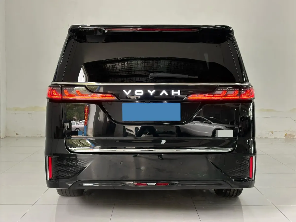 2025 Voyah Dream 1.5T 150HP L4 PHEV 41.7KWH,autocango,china used car exporter,china ev exporter,chinese used car exporter,chinese used ev exporter