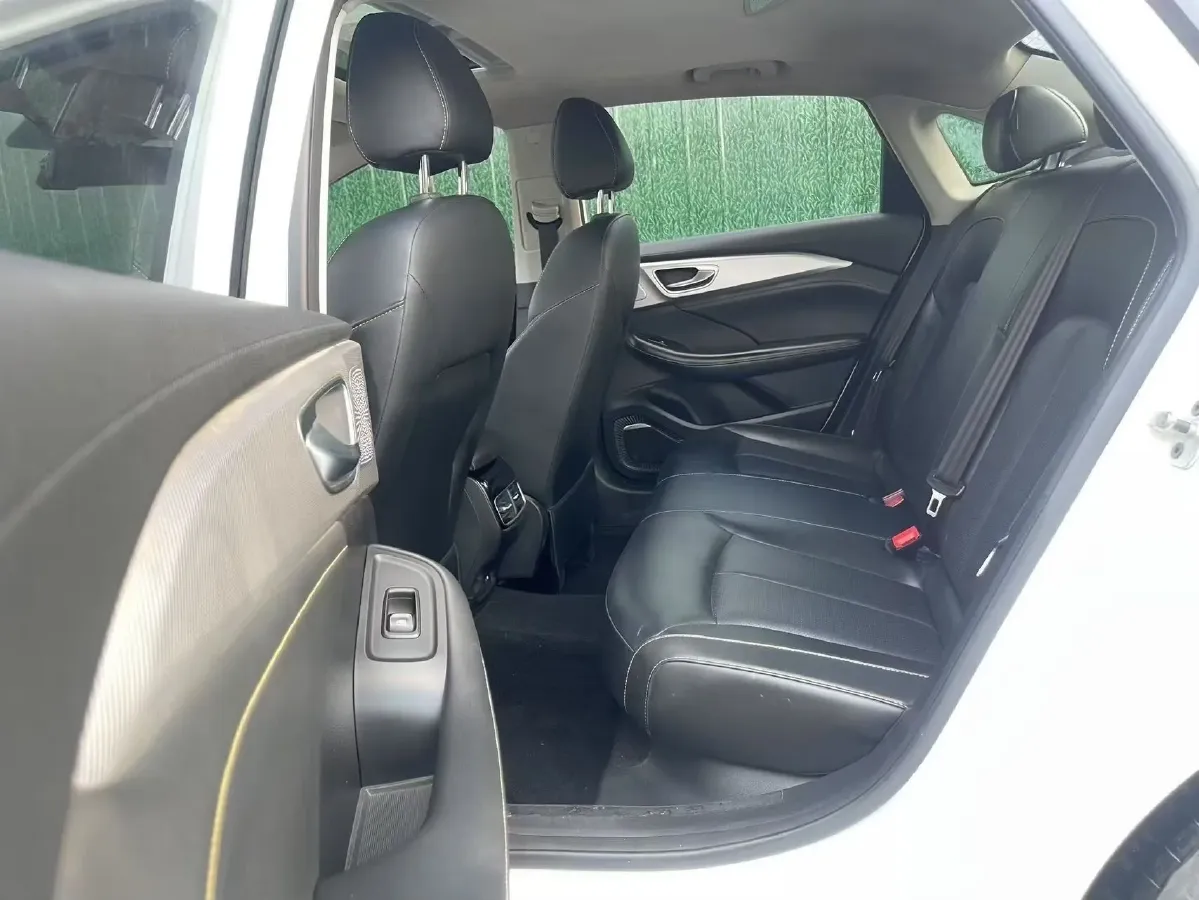 2021 Roewe i6 MAX 1.5T 169HP L4 AMT PHEV,autocango,china used car exporter,china ev exporter,chinese used car exporter,chinese used ev exporter