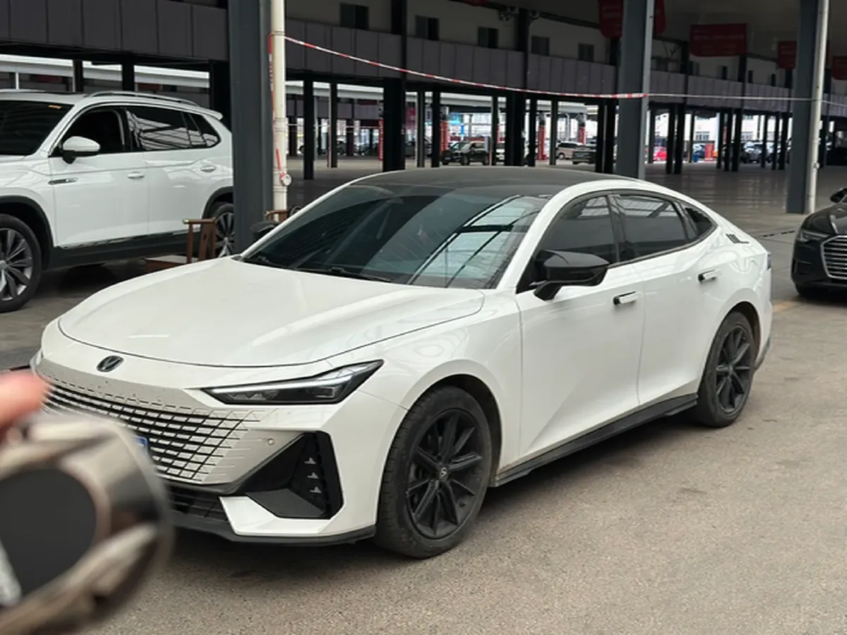 2023 ChangAn UNI-V 1.5T 188HP L4 7DCT,autocango,china used car exporter,china ev exporter,chinese used car exporter,chinese used ev exporter