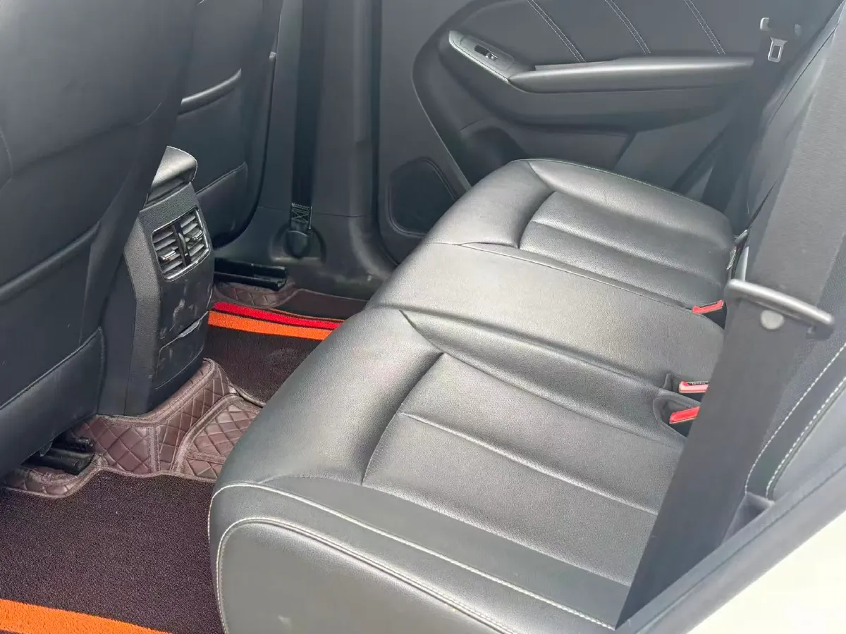 2020 Roewe i6 1.5T 169HP L4 7DCT,autocango,china used car exporter,china ev exporter,chinese used car exporter,chinese used ev exporter