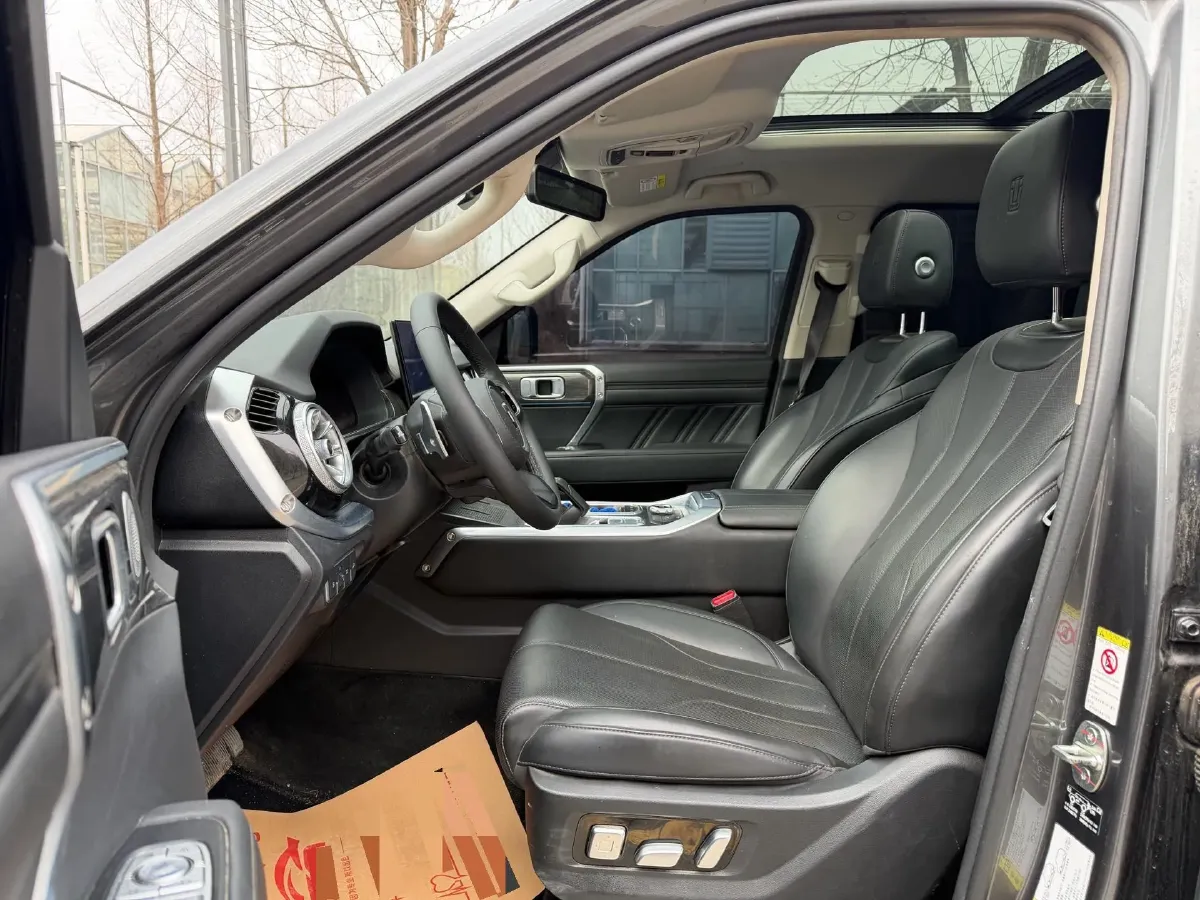 2024 Tank 400 2.0T 252HP L4 9AT PHEV 36.7/37.1KWH,autocango,china used car exporter,china ev exporter,chinese used car exporter,chinese used ev exporter