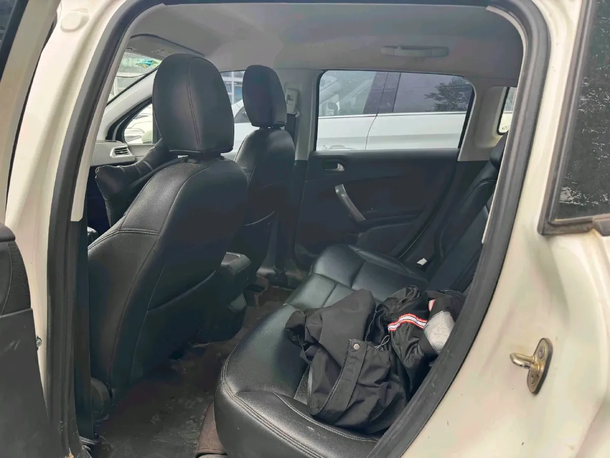 2014 Peugeot 2008 1.6L 117HP L4 5MT,autocango,china used car exporter,china ev exporter,chinese used car exporter,chinese used ev exporter