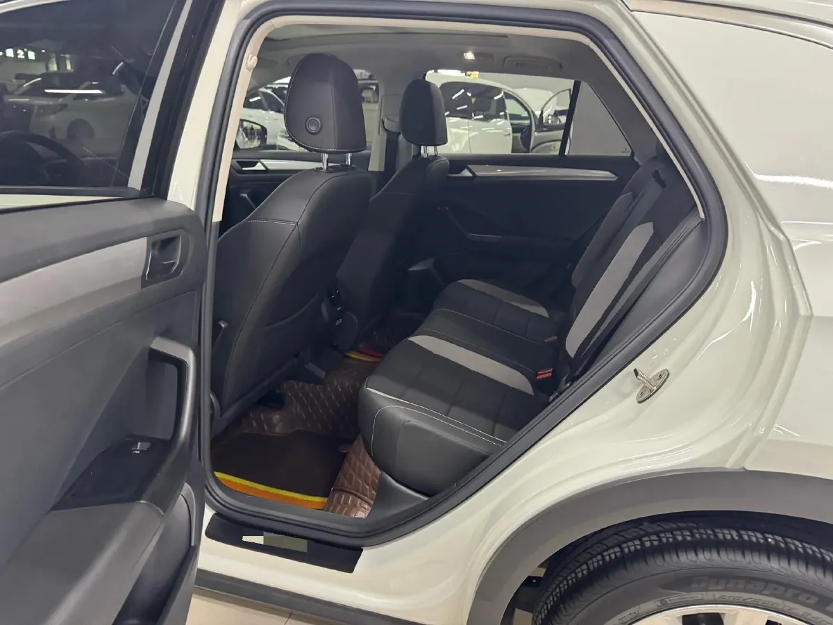2022 Volkswagen T-Roc 1.4T 150HP L4 7DCT,autocango,china used car exporter,china ev exporter,chinese used car exporter,chinese used ev exporter