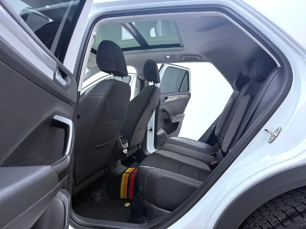 2021 Volkswagen T-Roc 1.4T 150HP L4 7DCT,autocango,china used car exporter,china ev exporter,chinese used car exporter,chinese used ev exporter