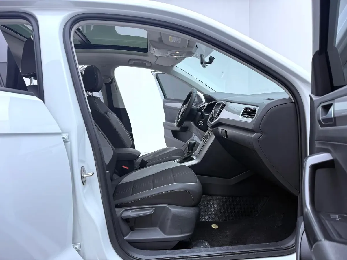 2021 Volkswagen T-Roc 1.4T 150HP L4 7DCT,autocango,china used car exporter,china ev exporter,chinese used car exporter,chinese used ev exporter