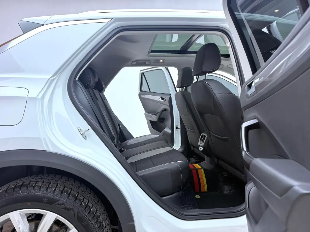 2021 Volkswagen T-Roc 1.4T 150HP L4 7DCT,autocango,china used car exporter,china ev exporter,chinese used car exporter,chinese used ev exporter