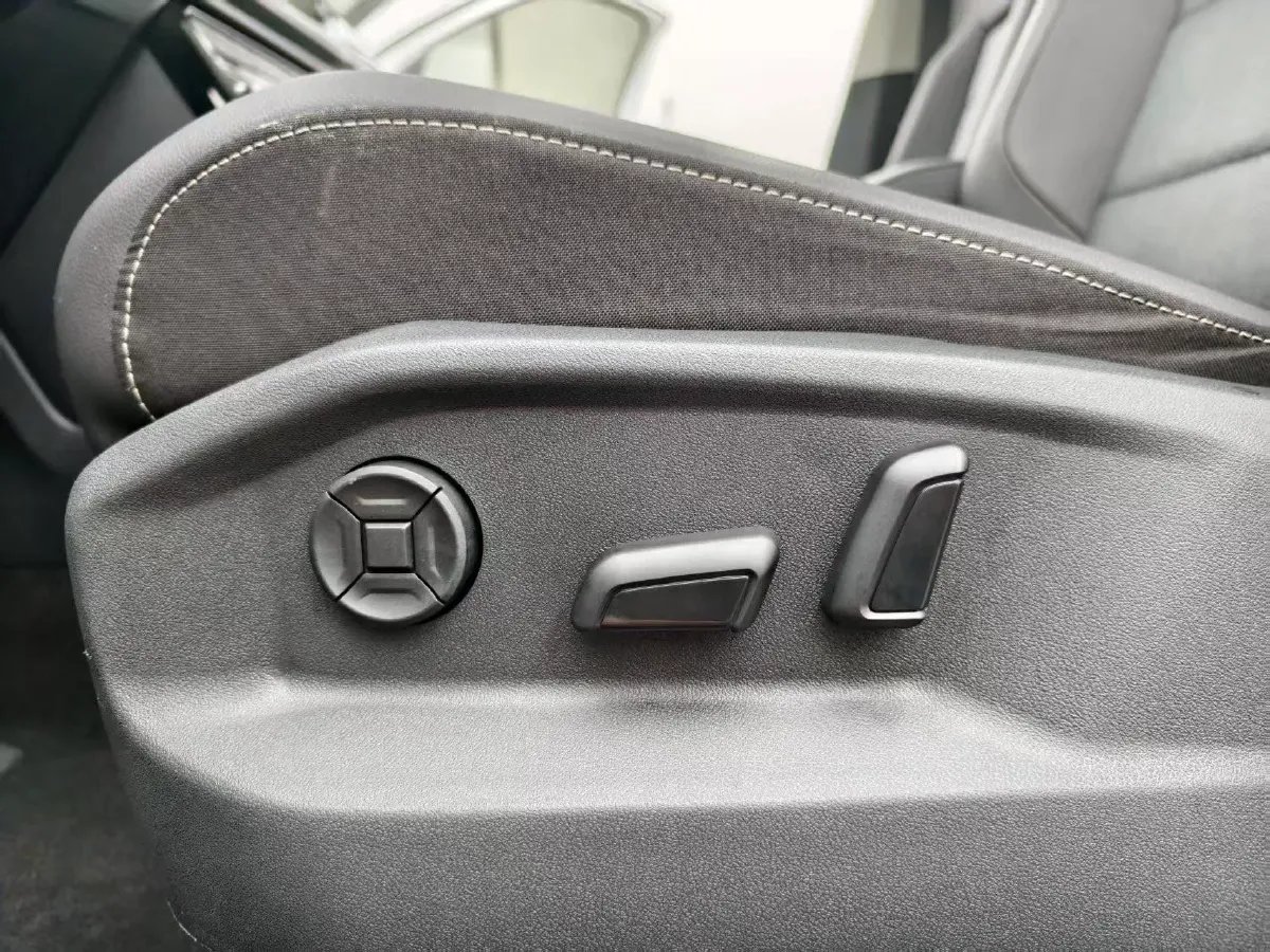 2021 Volkswagen T-Roc 1.4T 150HP L4 7DCT,autocango,china used car exporter,china ev exporter,chinese used car exporter,chinese used ev exporter