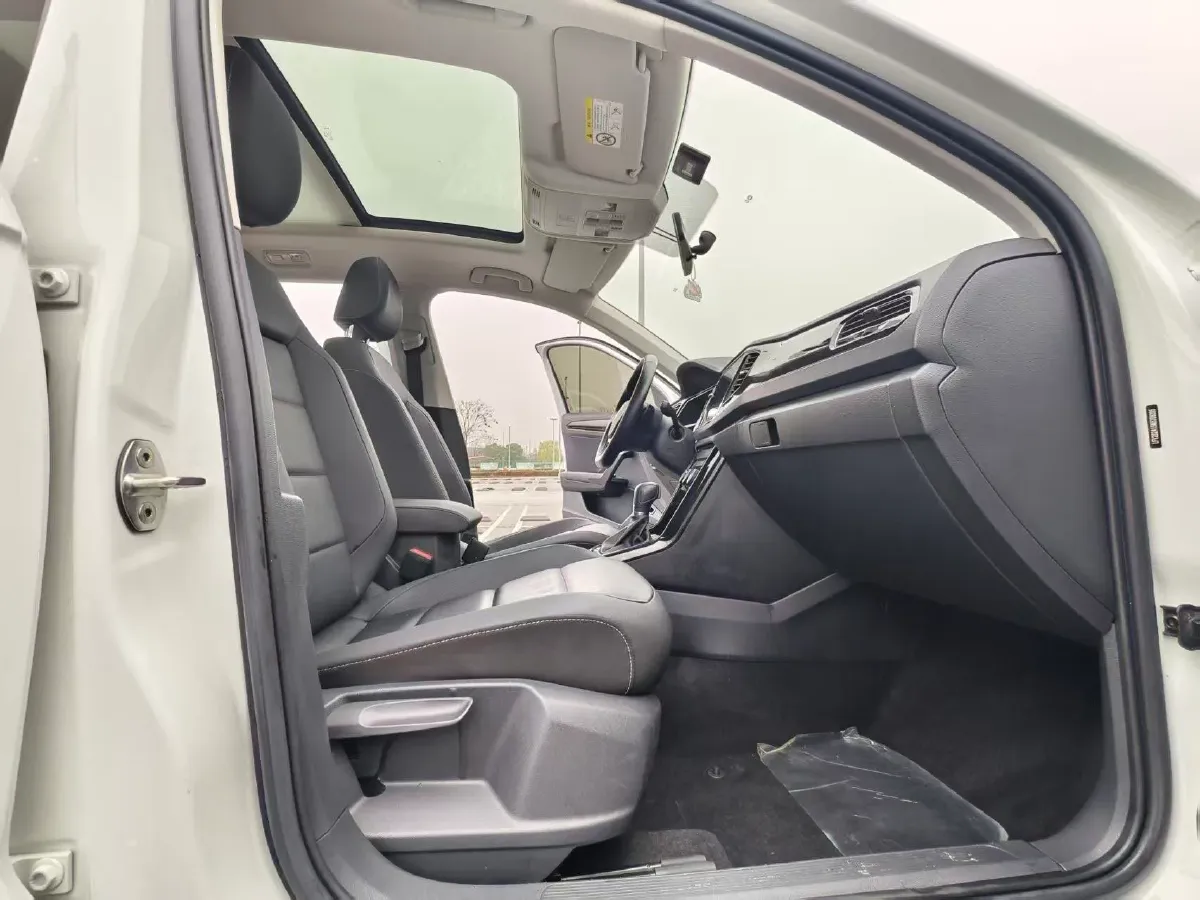 2021 Volkswagen T-Roc 1.4T 150HP L4 7DCT,autocango,china used car exporter,china ev exporter,chinese used car exporter,chinese used ev exporter