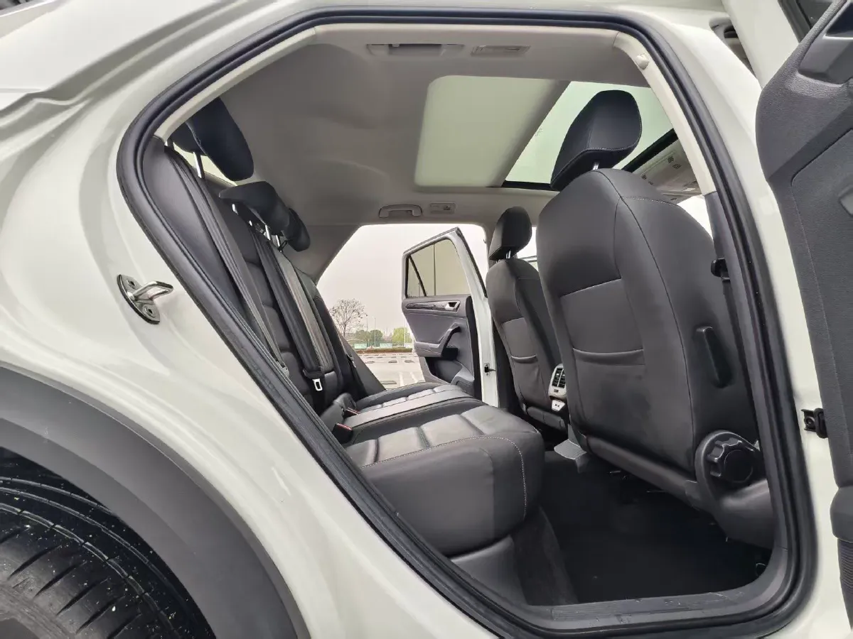 2021 Volkswagen T-Roc 1.4T 150HP L4 7DCT,autocango,china used car exporter,china ev exporter,chinese used car exporter,chinese used ev exporter