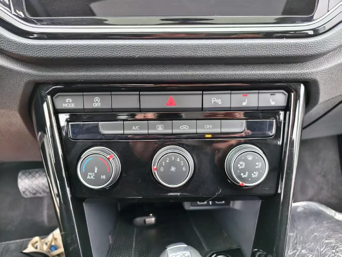 2021 Volkswagen T-Roc 1.4T 150HP L4 7DCT,autocango,china used car exporter,china ev exporter,chinese used car exporter,chinese used ev exporter