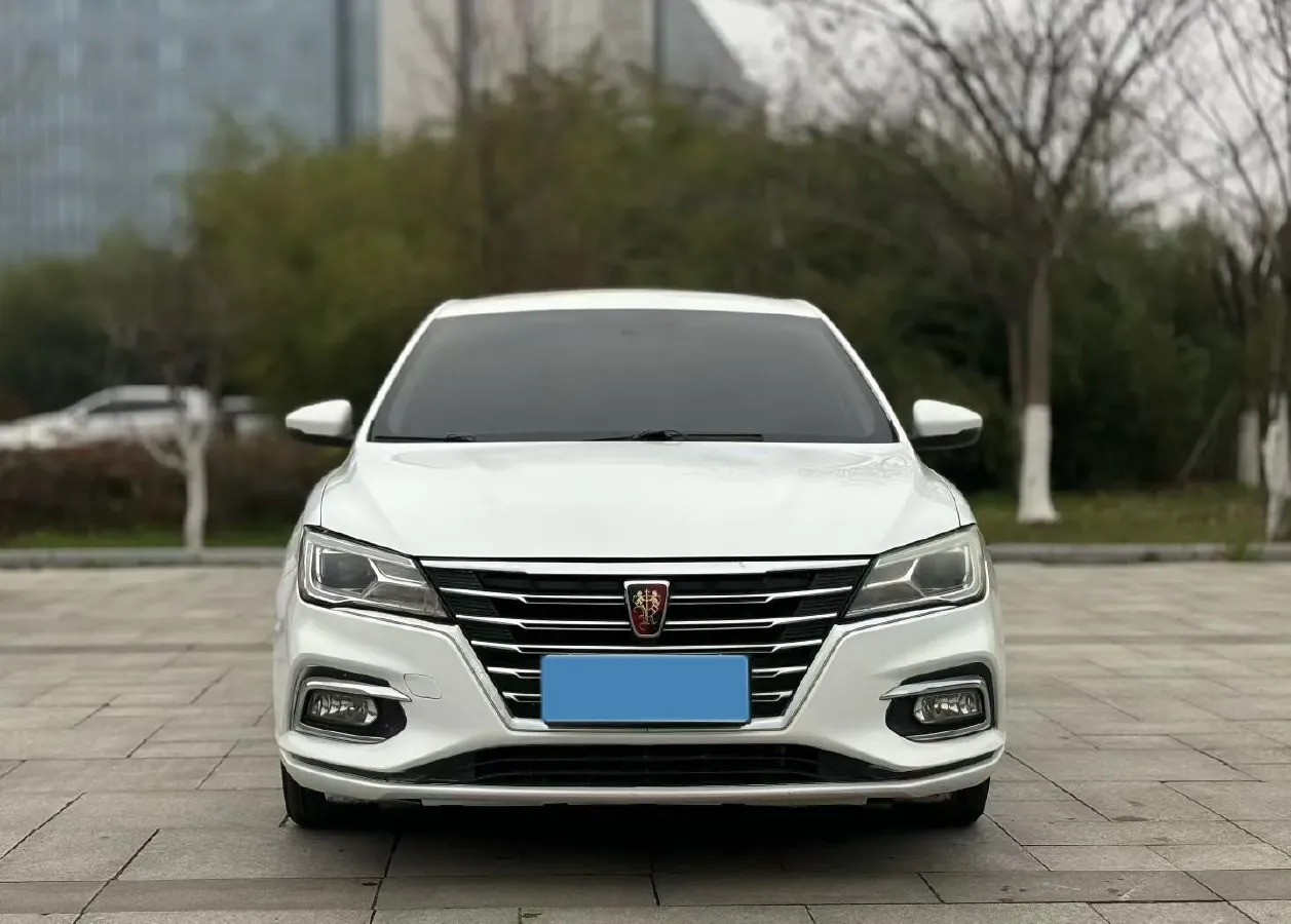 2020 Roewe i5 1.5L 120HP L4 5MT,autocango,china used car exporter,china ev exporter,chinese used car exporter,chinese used ev exporter