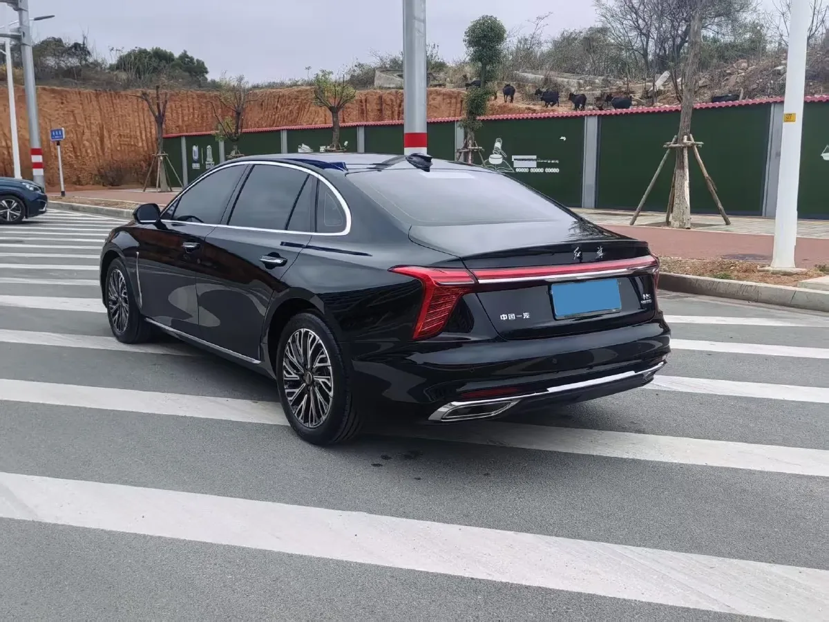 2025 HongQi H5 1.5T 169HP L4 1DHT Hybrid,autocango,china used car exporter,china ev exporter,chinese used car exporter,chinese used ev exporter