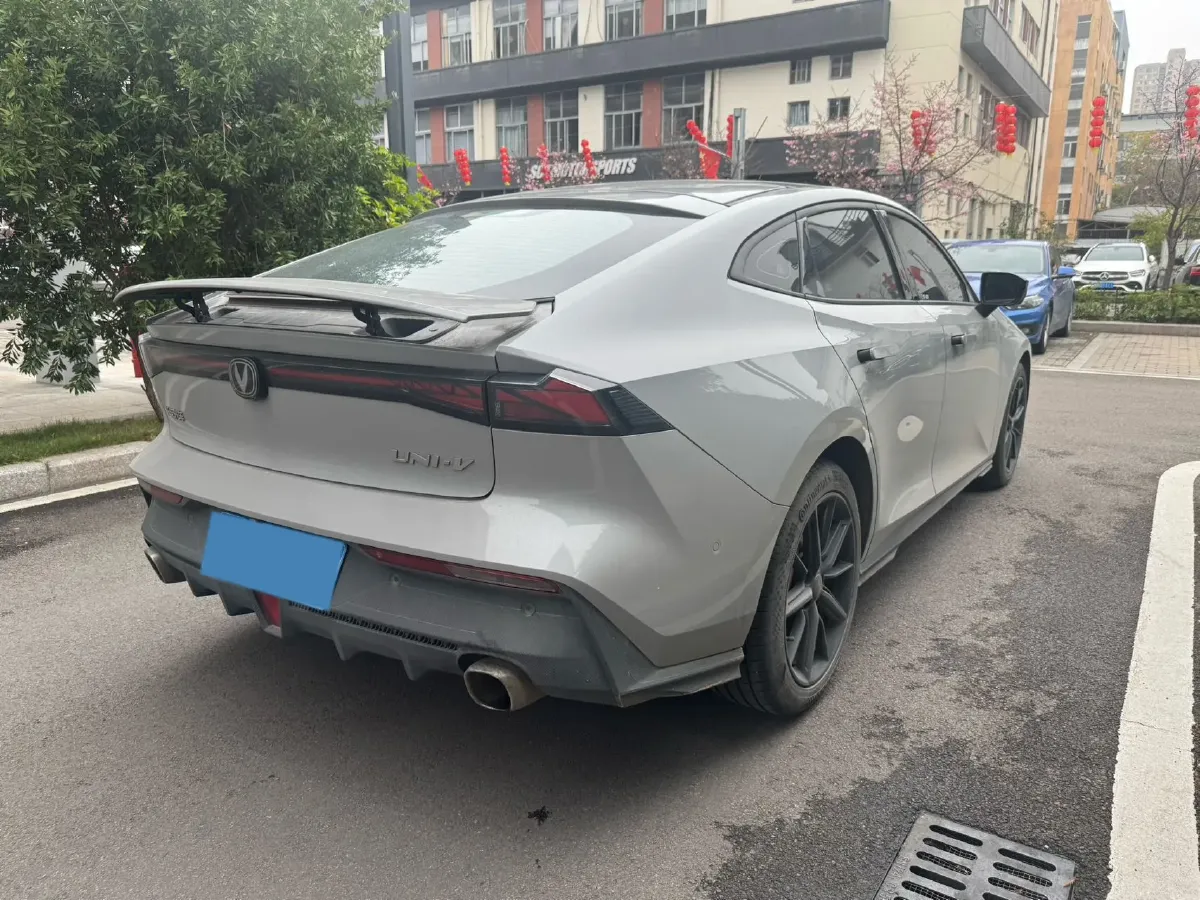 2022 ChangAn UNI-V 1.5T 188HP L4 7DCT,autocango,china used car exporter,china ev exporter,chinese used car exporter,chinese used ev exporter