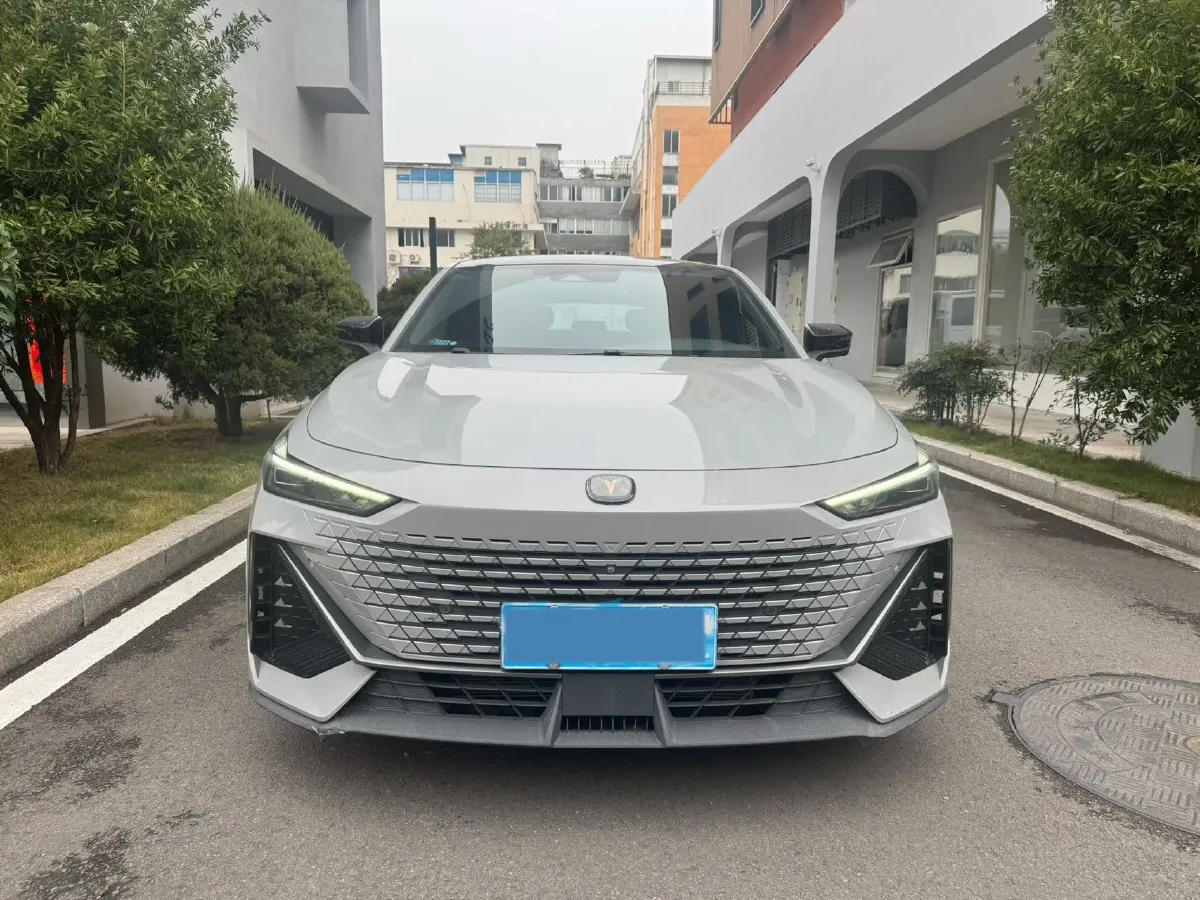 2022 ChangAn UNI-V 1.5T 188HP L4 7DCT,autocango,china used car exporter,china ev exporter,chinese used car exporter,chinese used ev exporter