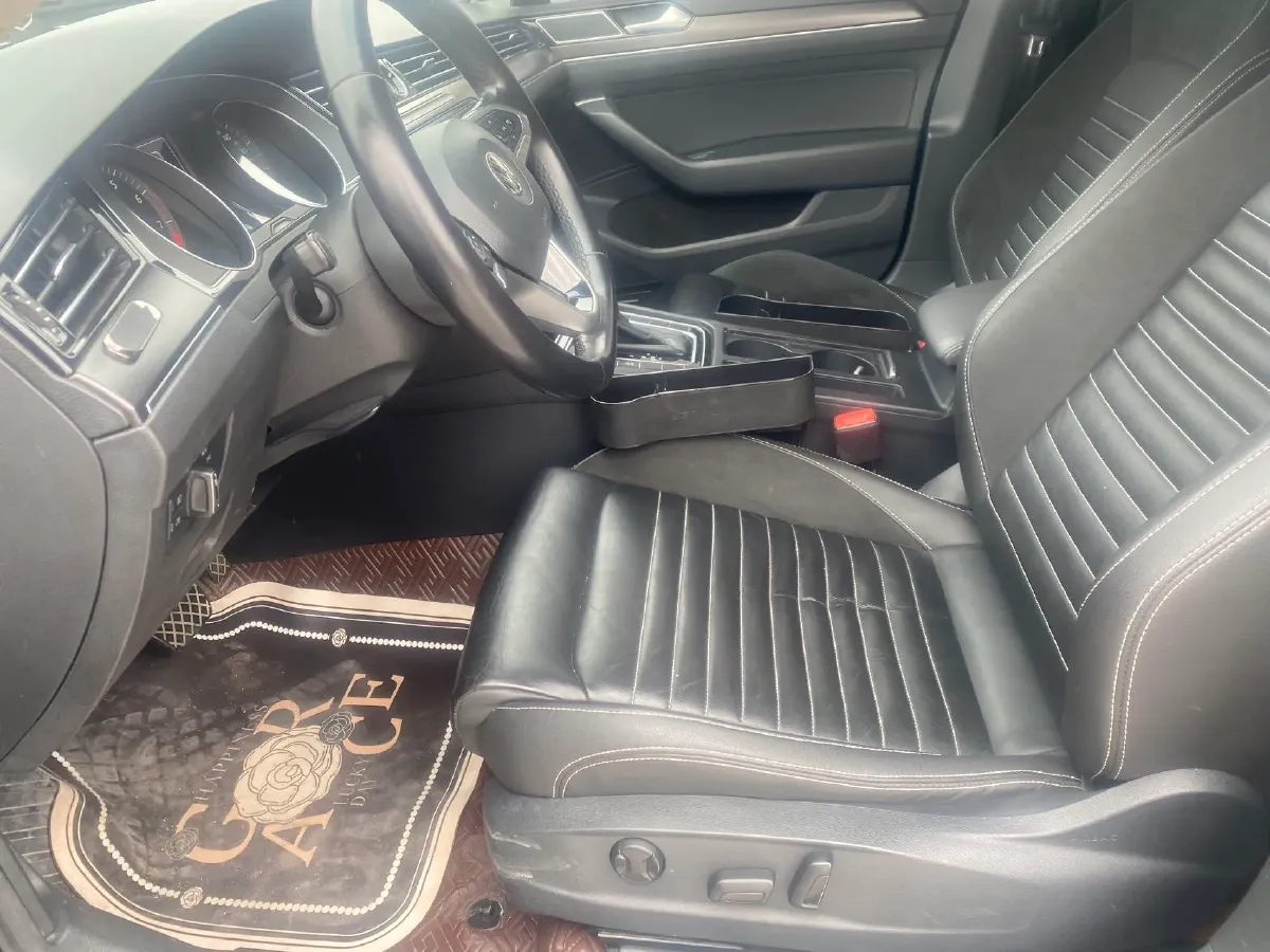 2020 Volkswagen Magotan 2.0T 186HP L4 7DCT,autocango,china used car exporter,china ev exporter,chinese used car exporter,chinese used ev exporter