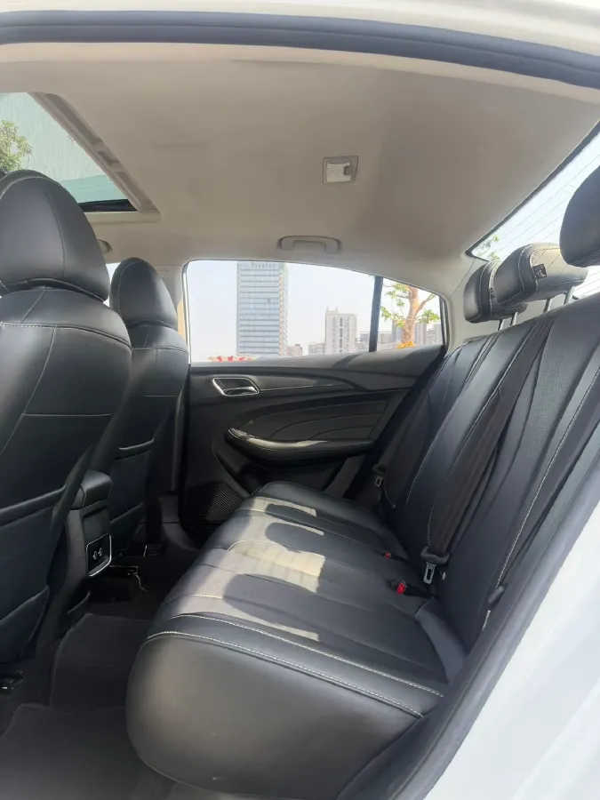 2020 Roewe i5 1.5L 120HP L4 5MT,autocango,china used car exporter,china ev exporter,chinese used car exporter,chinese used ev exporter