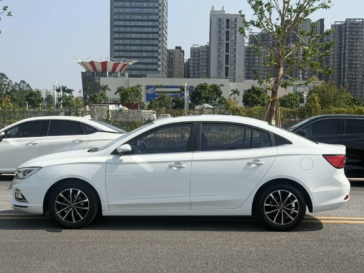 2020 Roewe i5 1.5L 120HP L4 5MT,autocango,china used car exporter,china ev exporter,chinese used car exporter,chinese used ev exporter