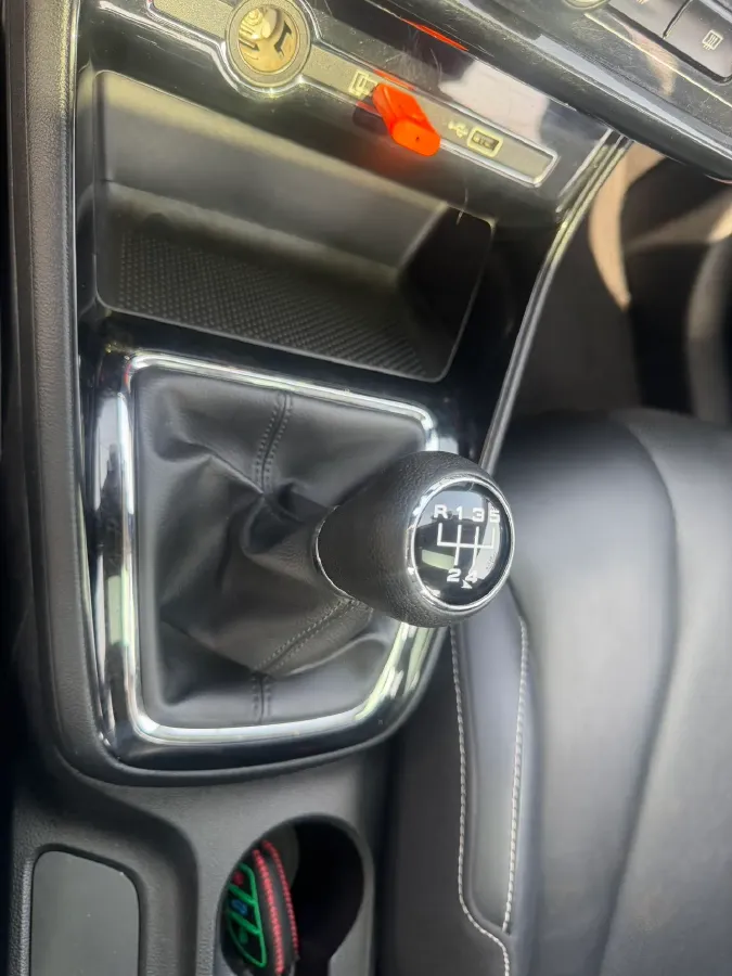 2020 Roewe i5 1.5L 120HP L4 5MT,autocango,china used car exporter,china ev exporter,chinese used car exporter,chinese used ev exporter