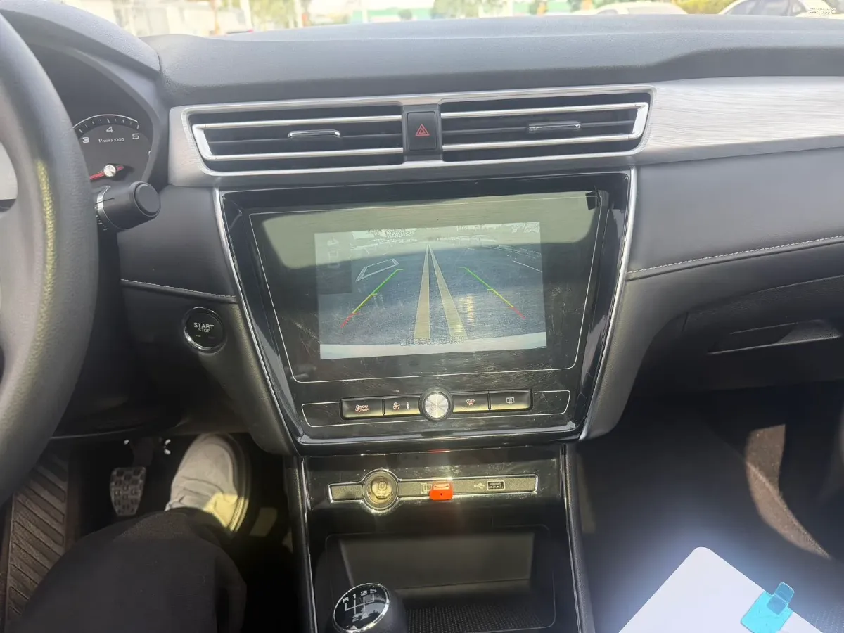 2020 Roewe i5 1.5L 120HP L4 5MT,autocango,china used car exporter,china ev exporter,chinese used car exporter,chinese used ev exporter