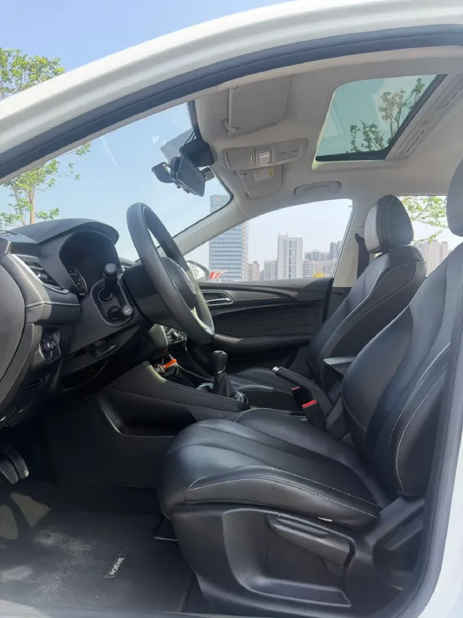 2020 Roewe i5 1.5L 120HP L4 5MT,autocango,china used car exporter,china ev exporter,chinese used car exporter,chinese used ev exporter