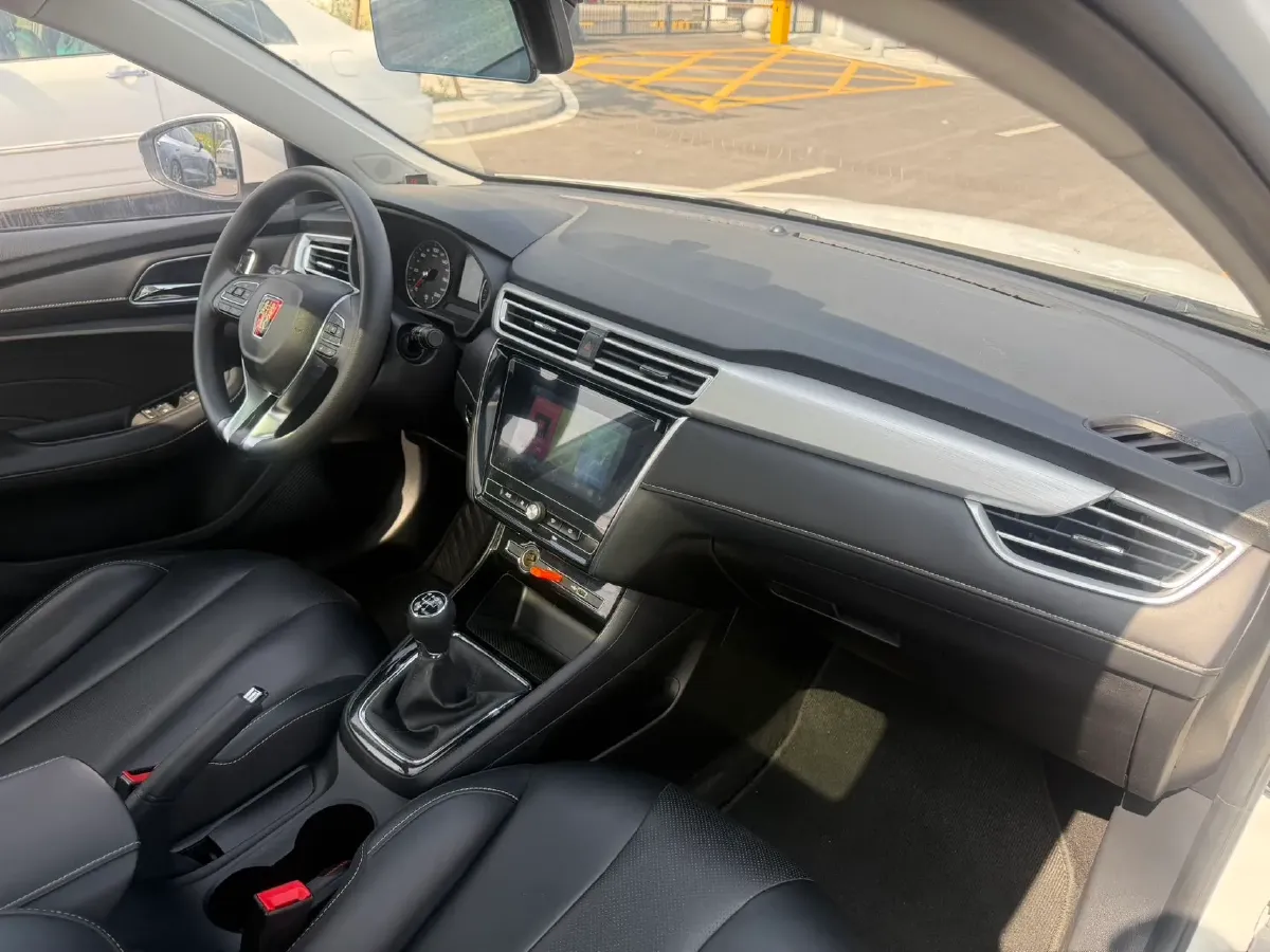 2020 Roewe i5 1.5L 120HP L4 5MT,autocango,china used car exporter,china ev exporter,chinese used car exporter,chinese used ev exporter