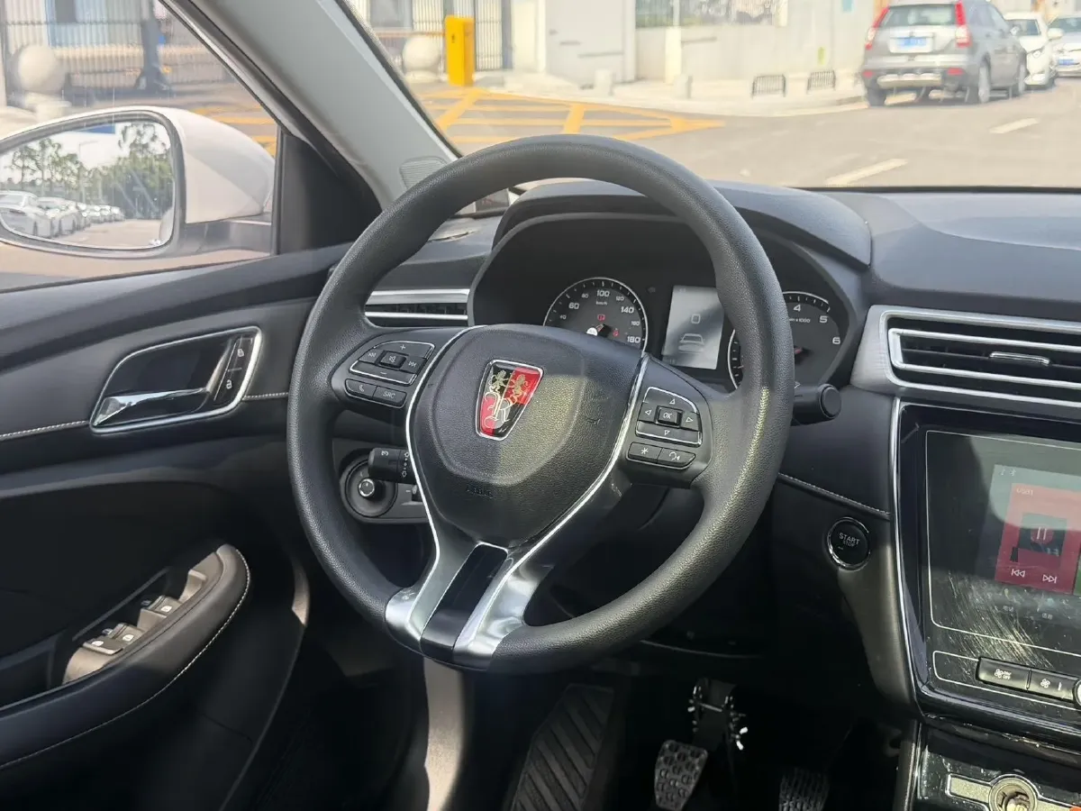 2020 Roewe i5 1.5L 120HP L4 5MT,autocango,china used car exporter,china ev exporter,chinese used car exporter,chinese used ev exporter