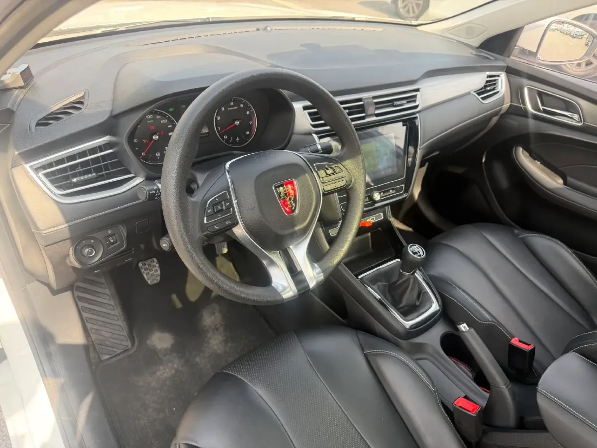 2020 Roewe i5 1.5L 120HP L4 5MT,autocango,china used car exporter,china ev exporter,chinese used car exporter,chinese used ev exporter