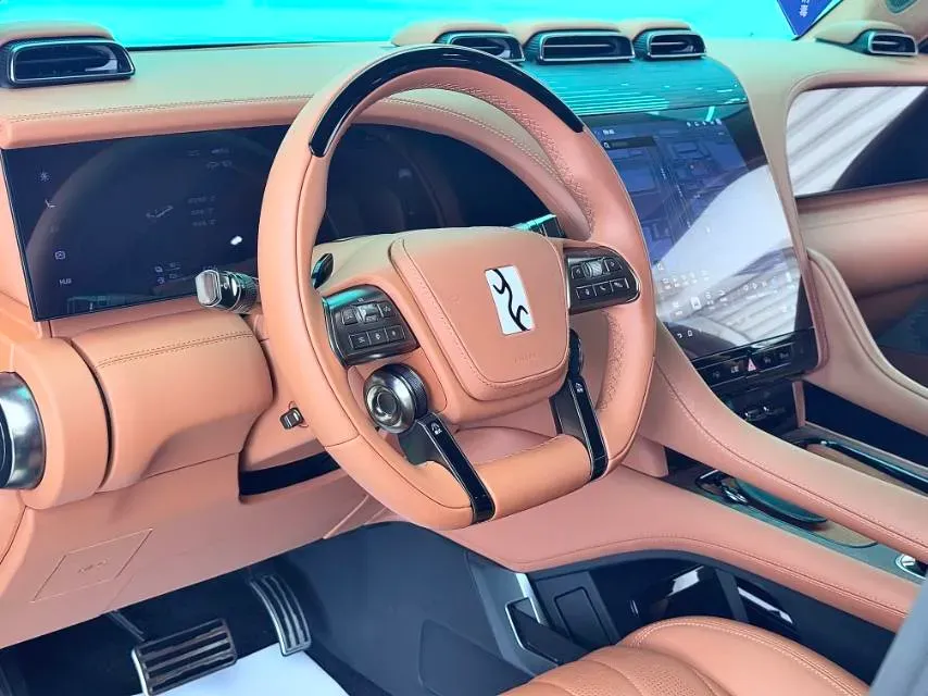 2023 YangWang U8 2.0T 272HP L4 REEV 49.05KWH,autocango,china used car exporter,china ev exporter,chinese used car exporter,chinese used ev exporter