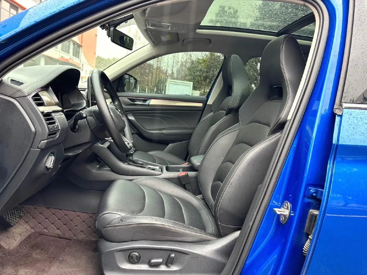 2022 Skoda Kodiak 2.0T 186HP L4 7DCT,autocango,china used car exporter,china ev exporter,chinese used car exporter,chinese used ev exporter