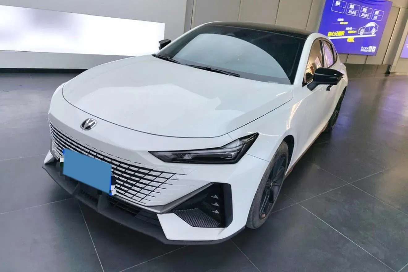 2023 ChangAn UNI-V 1.5T 188HP L4 7DCT,autocango,china used car exporter,china ev exporter,chinese used car exporter,chinese used ev exporter