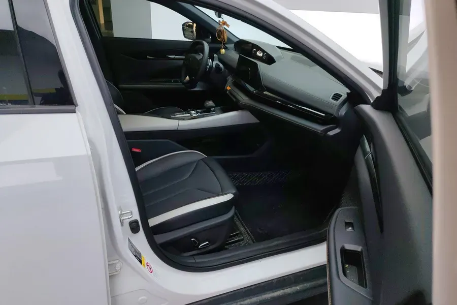 2023 ChangAn UNI-V 1.5T 188HP L4 7DCT,autocango,china used car exporter,china ev exporter,chinese used car exporter,chinese used ev exporter