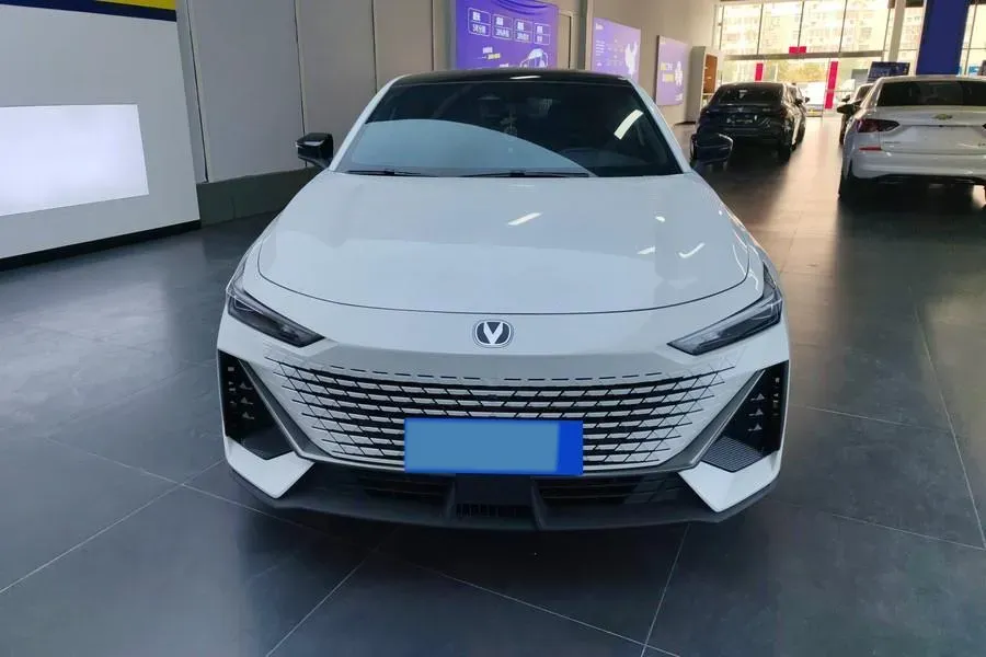 2023 ChangAn UNI-V 1.5T 188HP L4 7DCT,autocango,china used car exporter,china ev exporter,chinese used car exporter,chinese used ev exporter