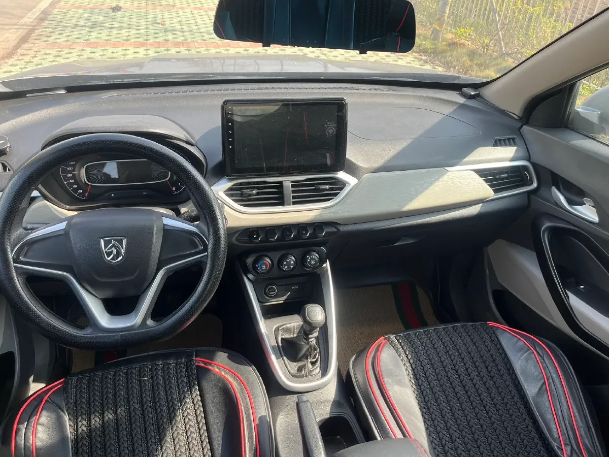 2019 BaoJun 730 1.5L 105HP L4 6MT,autocango,china used car exporter,china ev exporter,chinese used car exporter,chinese used ev exporter
