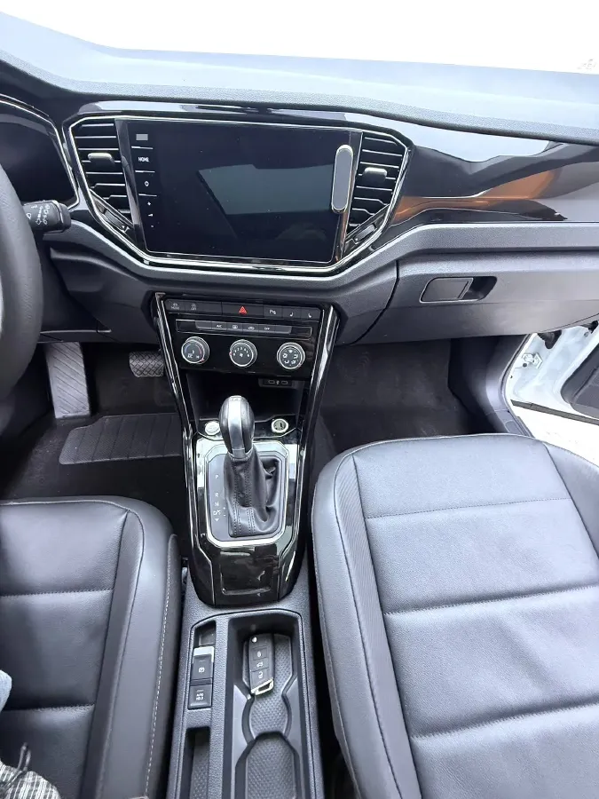 2021 Volkswagen T-Roc 1.4T 150HP L4 7DCT,autocango,china used car exporter,china ev exporter,chinese used car exporter,chinese used ev exporter