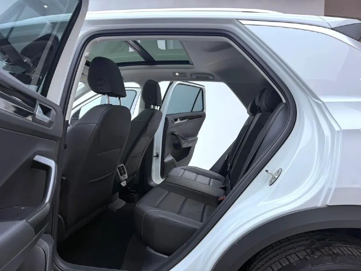 2021 Volkswagen T-Roc 1.4T 150HP L4 7DCT,autocango,china used car exporter,china ev exporter,chinese used car exporter,chinese used ev exporter