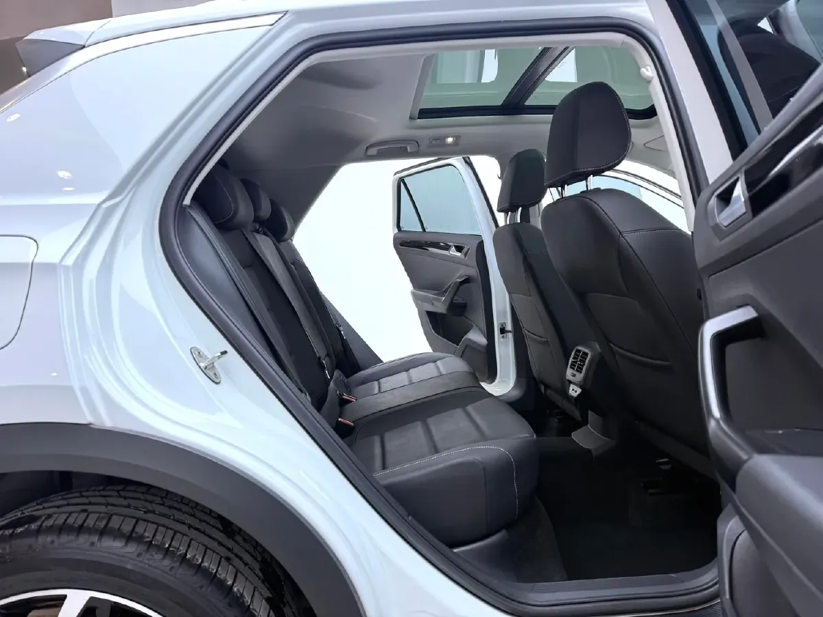 2021 Volkswagen T-Roc 1.4T 150HP L4 7DCT,autocango,china used car exporter,china ev exporter,chinese used car exporter,chinese used ev exporter