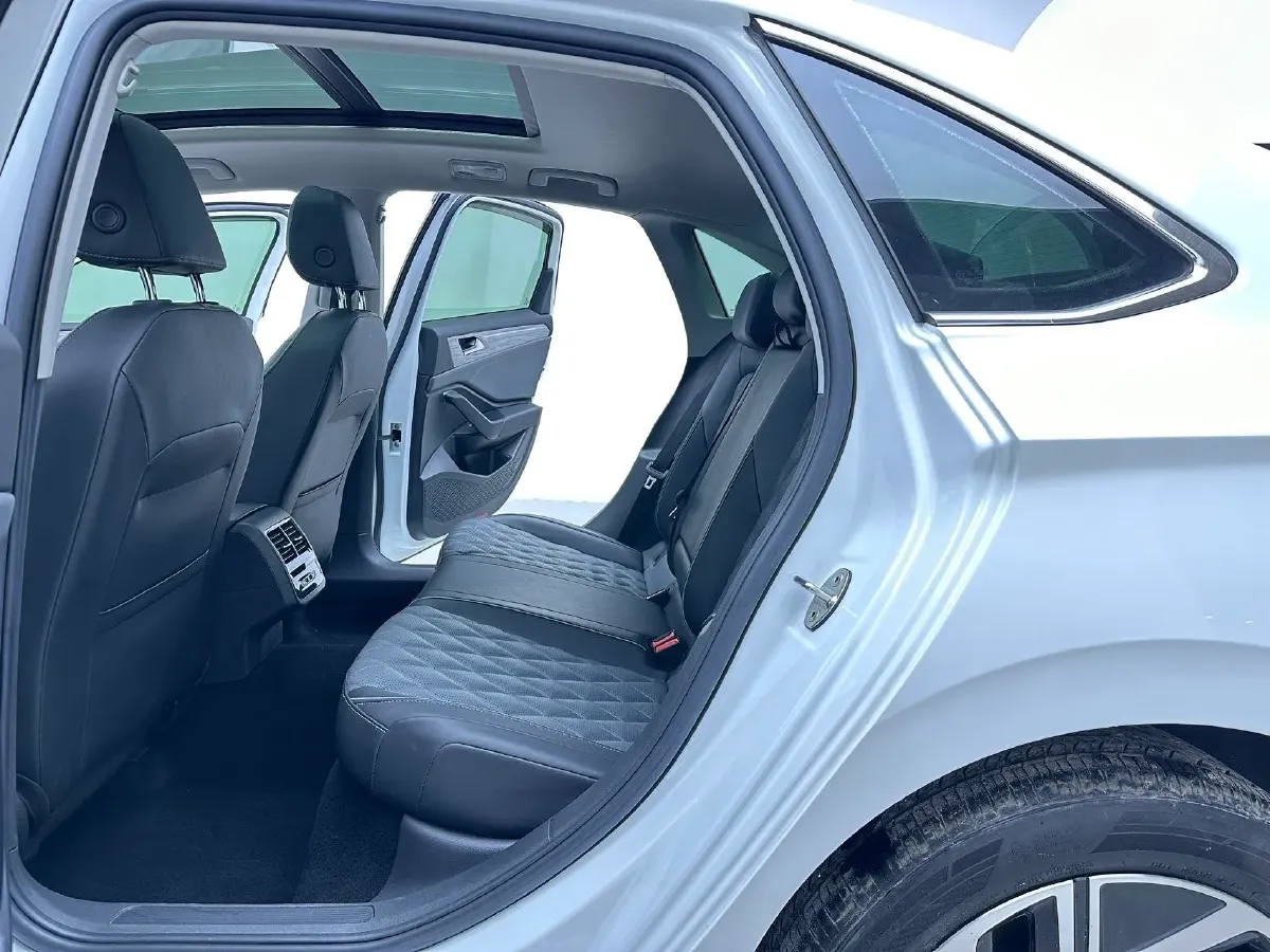 2023 Volkswagen Sagitar 1.4T 150HP L4 7DCT,autocango,china used car exporter,china ev exporter,chinese used car exporter,chinese used ev exporter